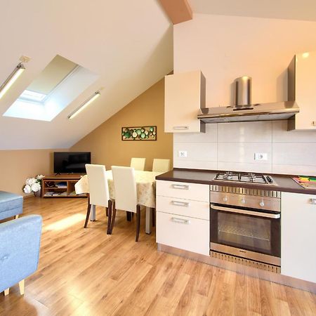 Apartment Val Njivice Eksteriør bilde