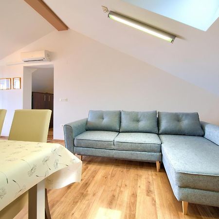 Apartment Val Njivice Eksteriør bilde